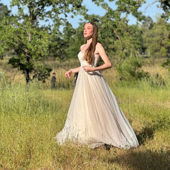 White prom/wedding dress - Picture 3 of 4